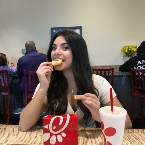 Meet your Posher, Dani - Picture 1 of 1